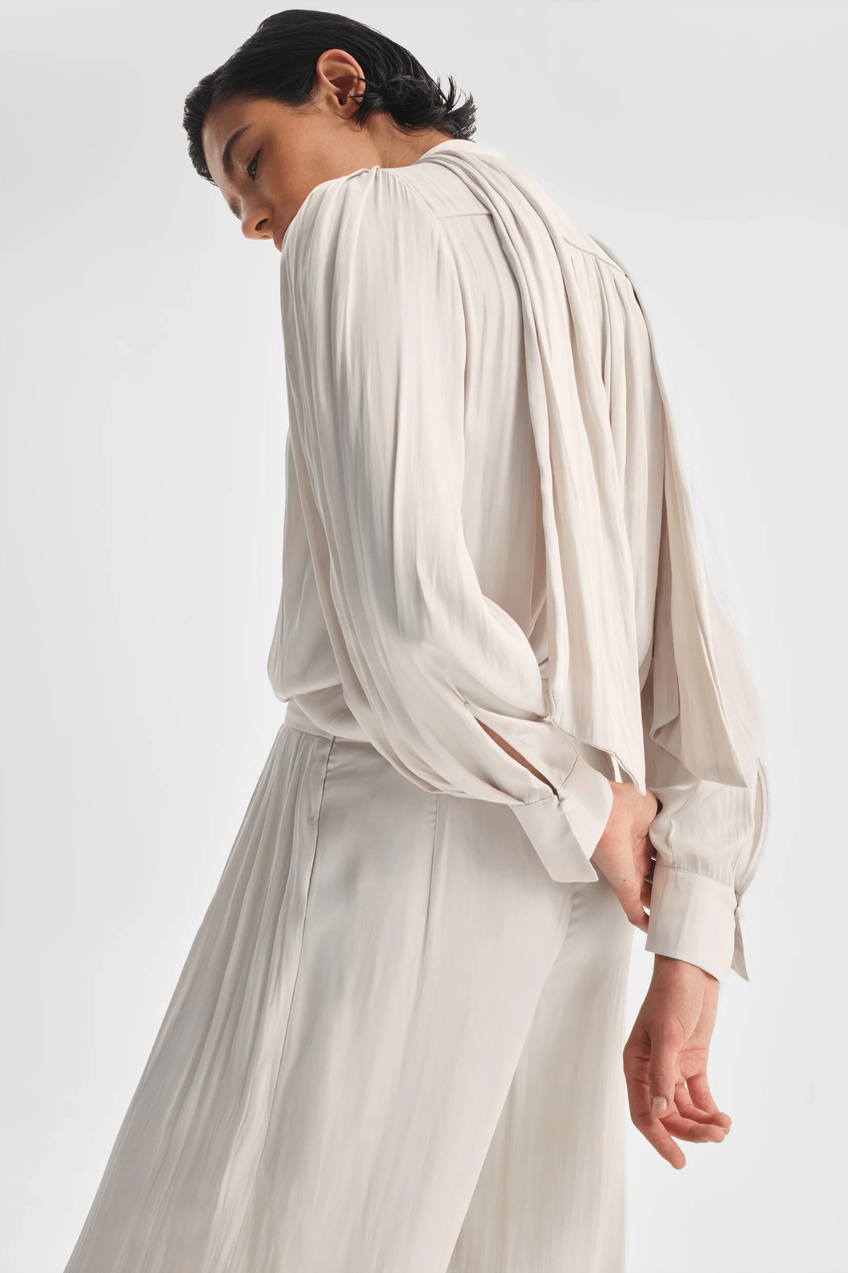 LENA V-NECK TOP NOUGAT
