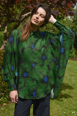 LIVING THE DREAM SHIRT GREEN FLORAL