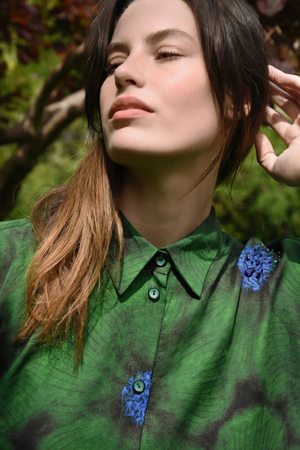 LIVING THE DREAM SHIRT GREEN FLORAL