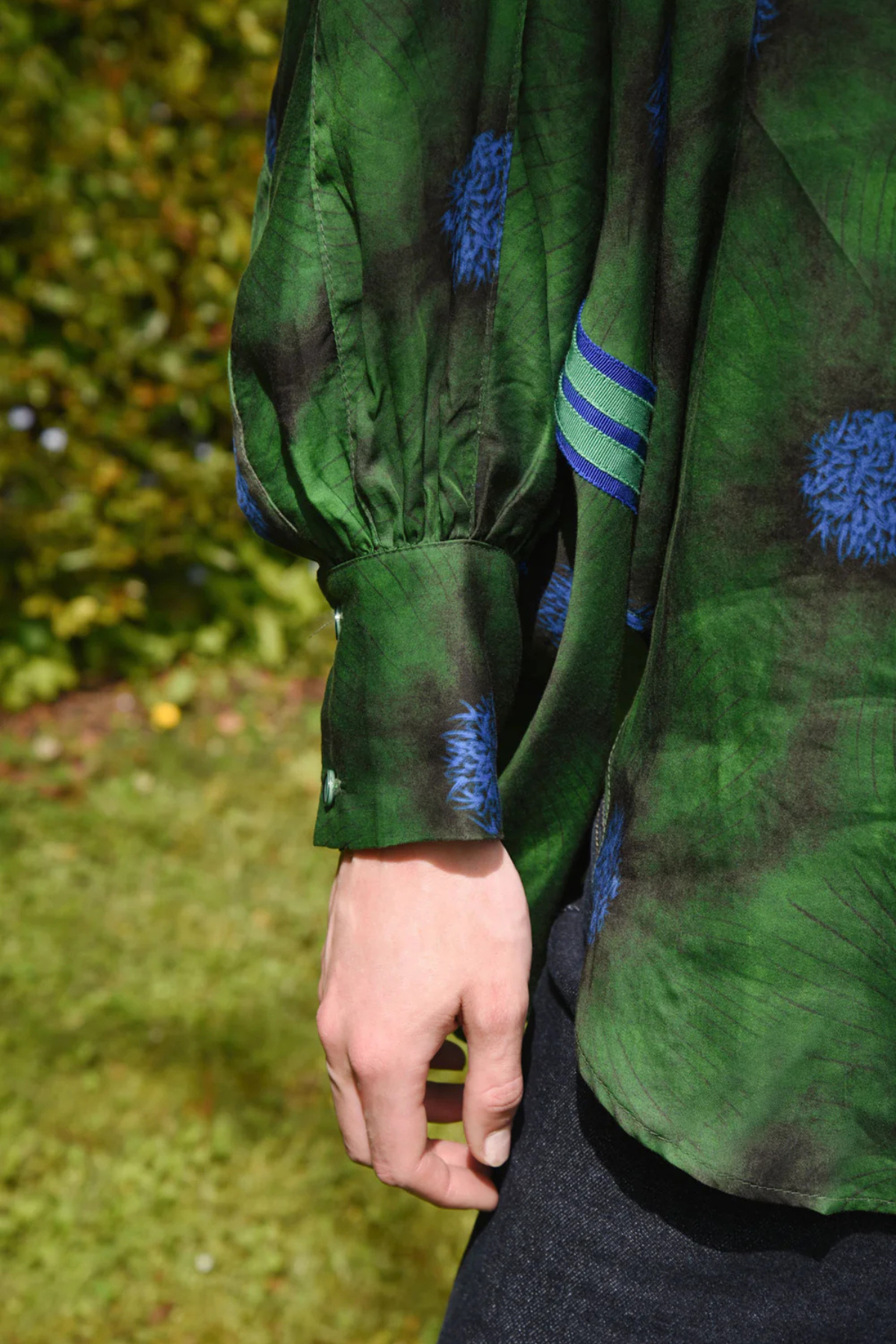 LIVING THE DREAM SHIRT GREEN FLORAL