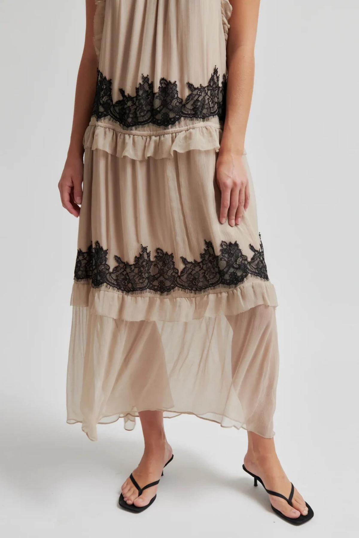 LYNDA FRILL DETAIL STRAP DRESS PLAZA TAUPE