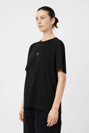 LYRA LOGO TEE BLACK