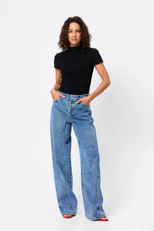 MAYFAIR SHORT SLEEVE TOP BLACK