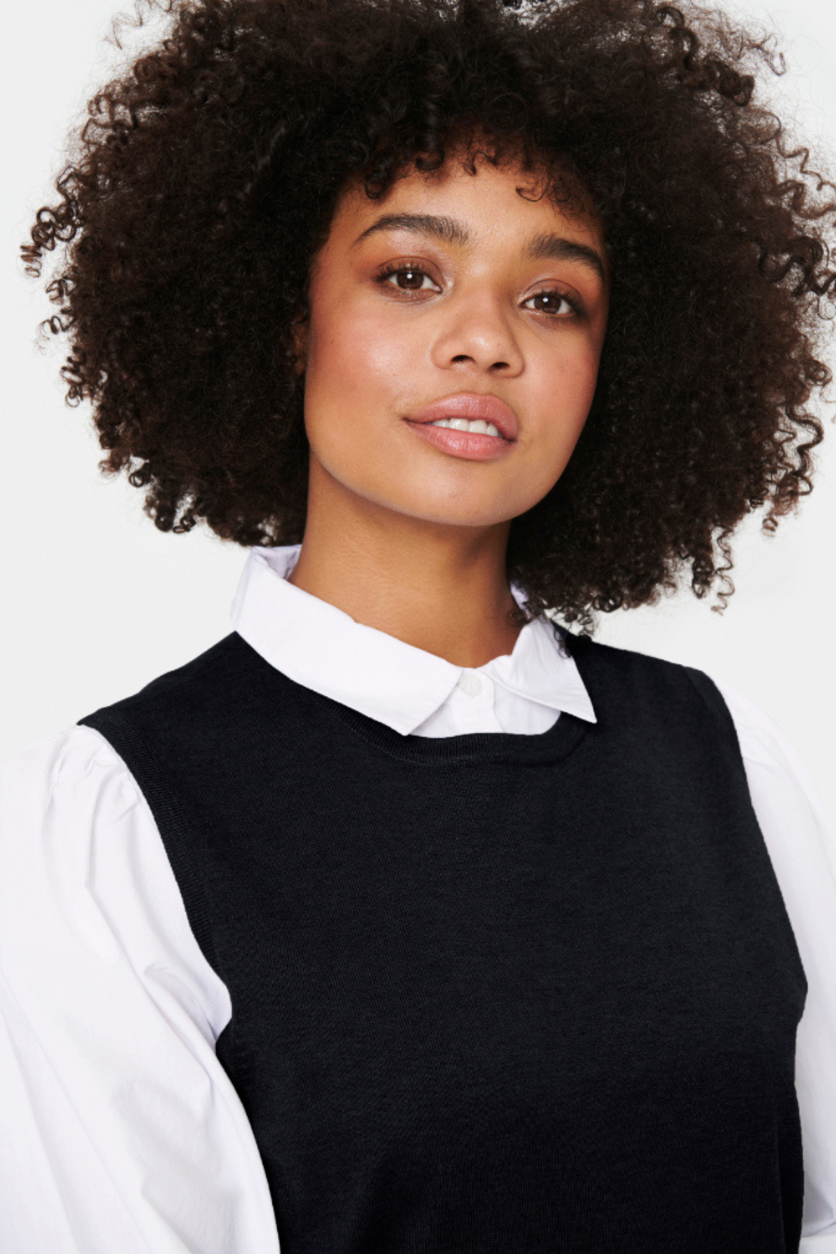 MILA VEST BLACK