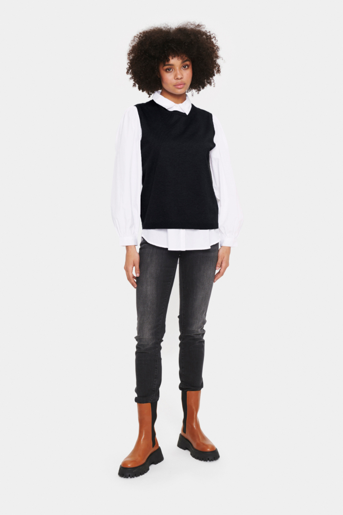 MILA VEST BLACK