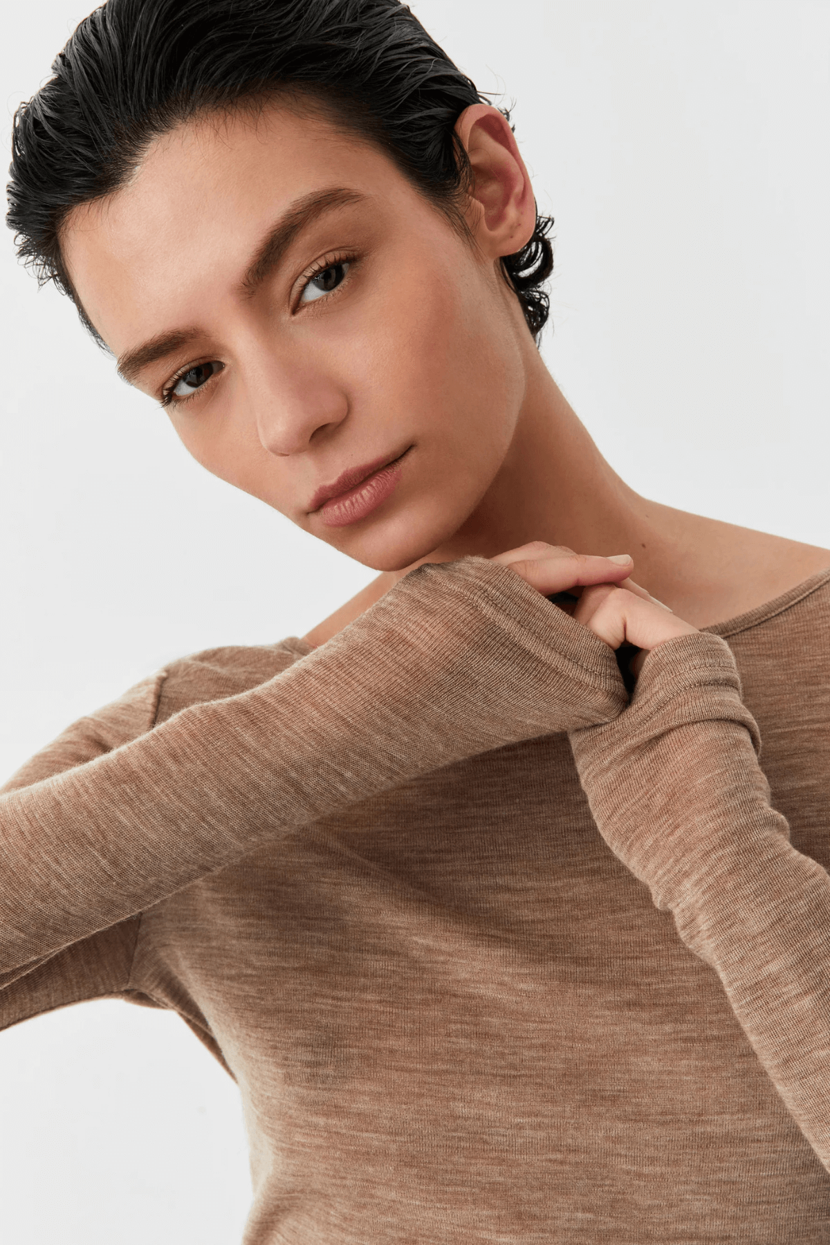 MORRI MERINO ROUND NECK COFFEE