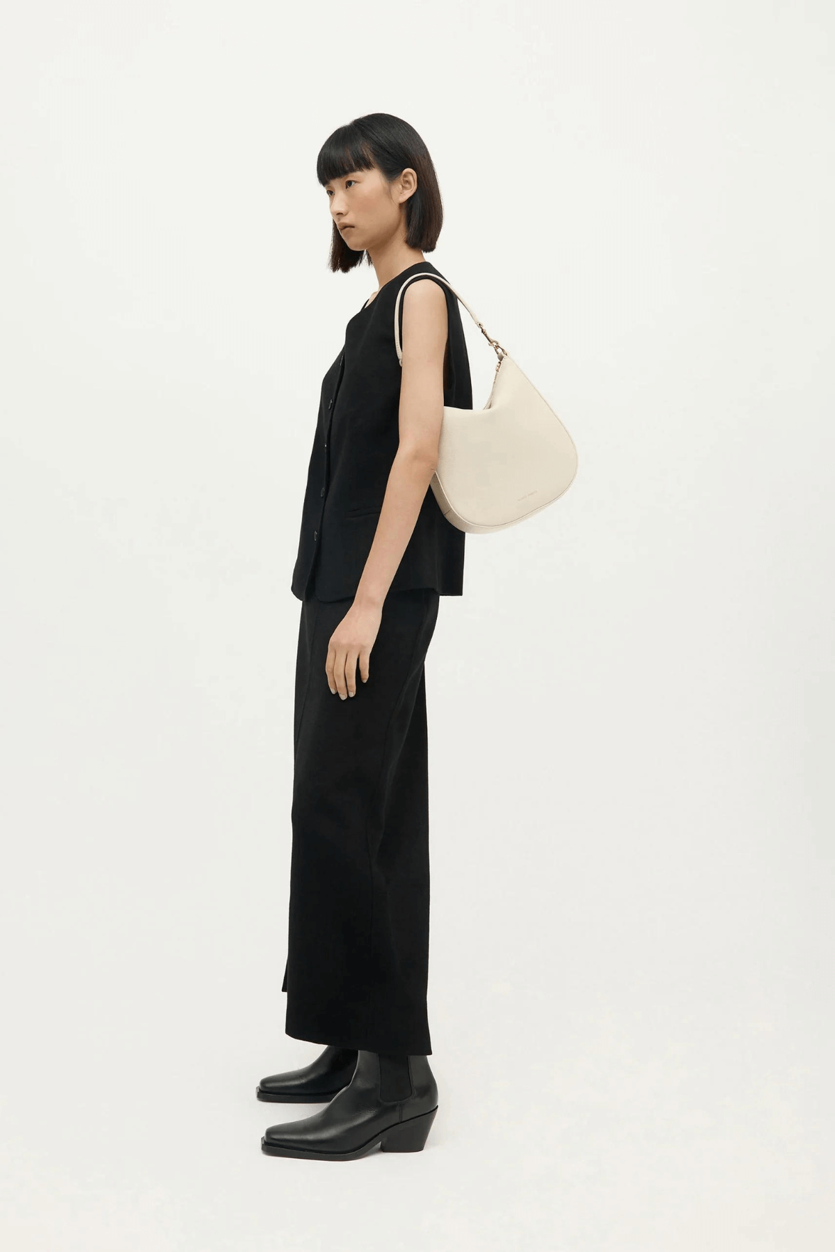 MEDIUM SLING BAG MILK