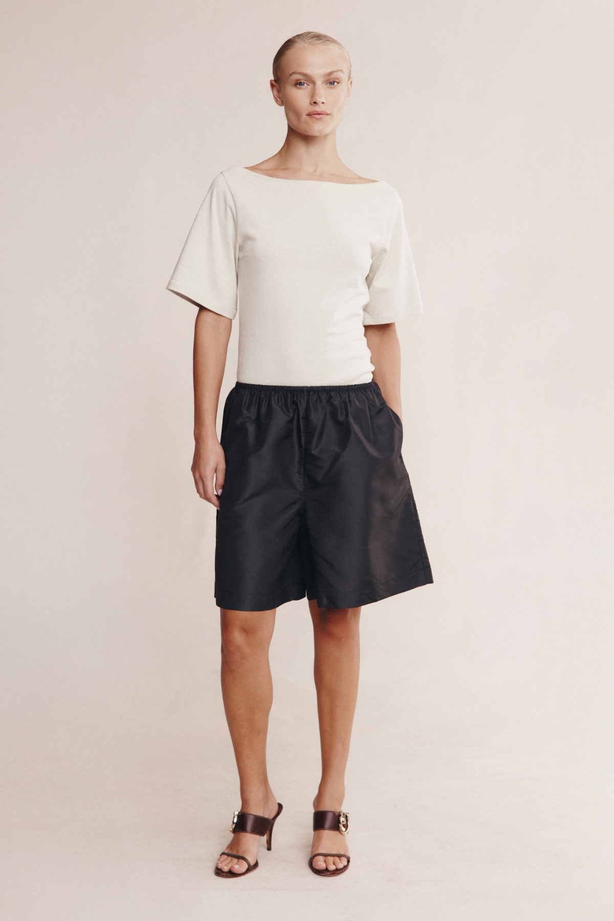 NARA SHORT BLACK