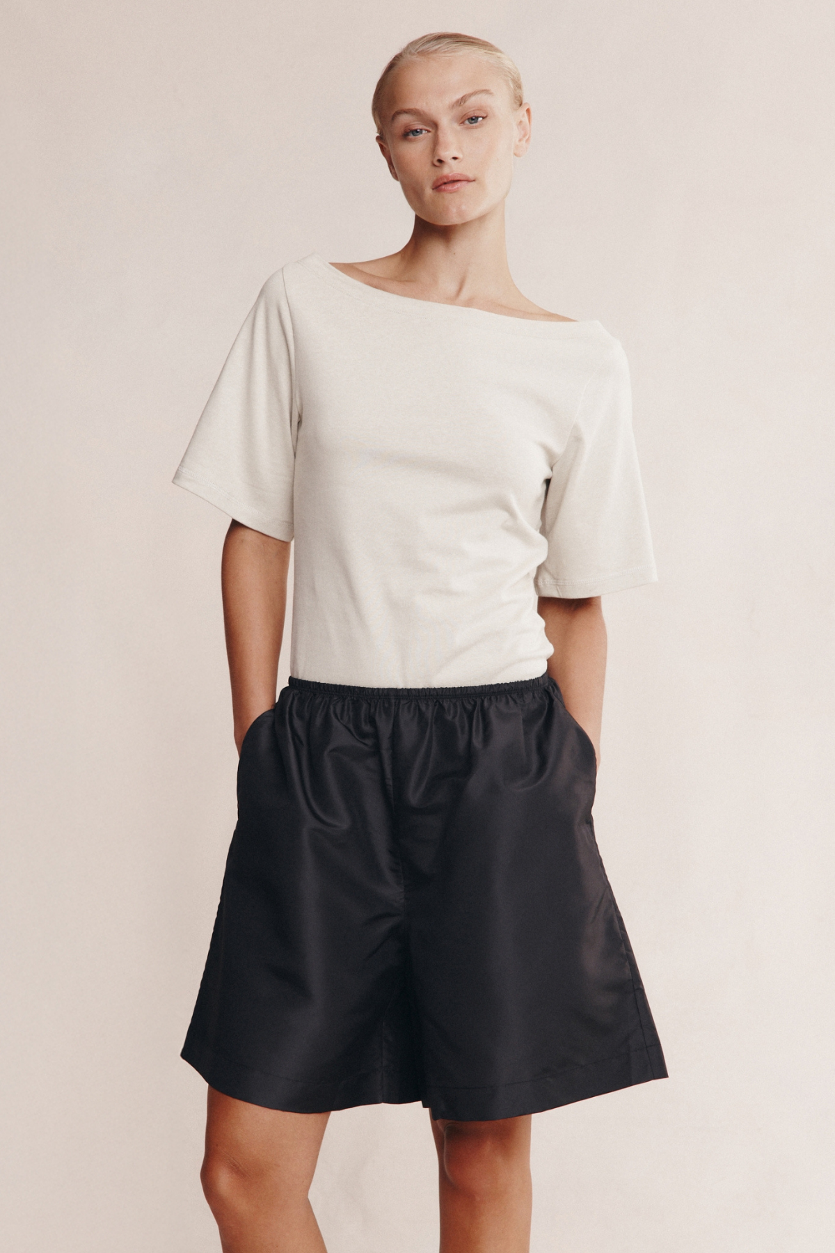 NARA SHORT BLACK