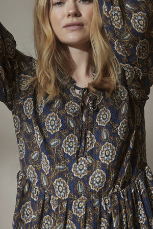 NICOLINE DRESS PRINT BLUE/BROWN