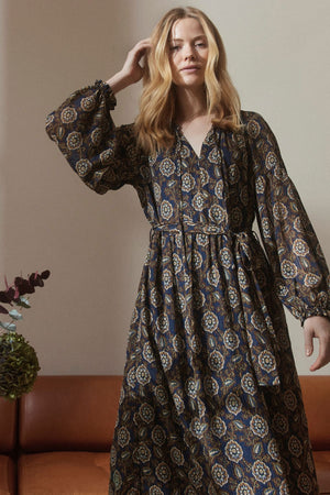 NICOLINE DRESS PRINT BLUE/BROWN