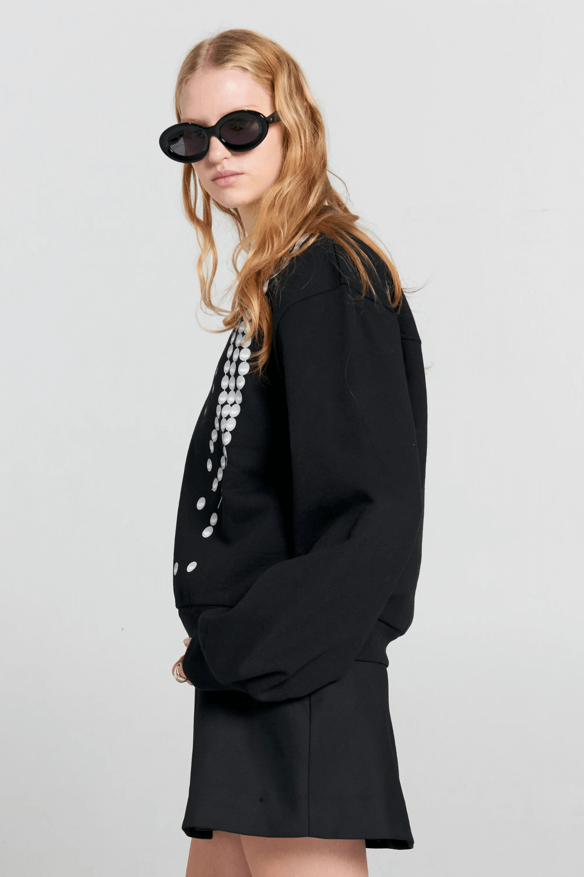 BROKEN PEARLS CREWNECK SWEATSHIRT BLACK