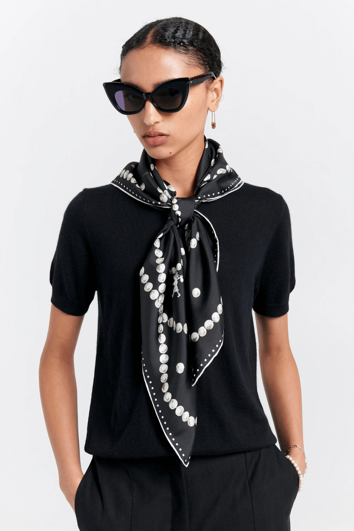 RUNAWAY PEARLS CLASSIC SILK SCARF BLACK