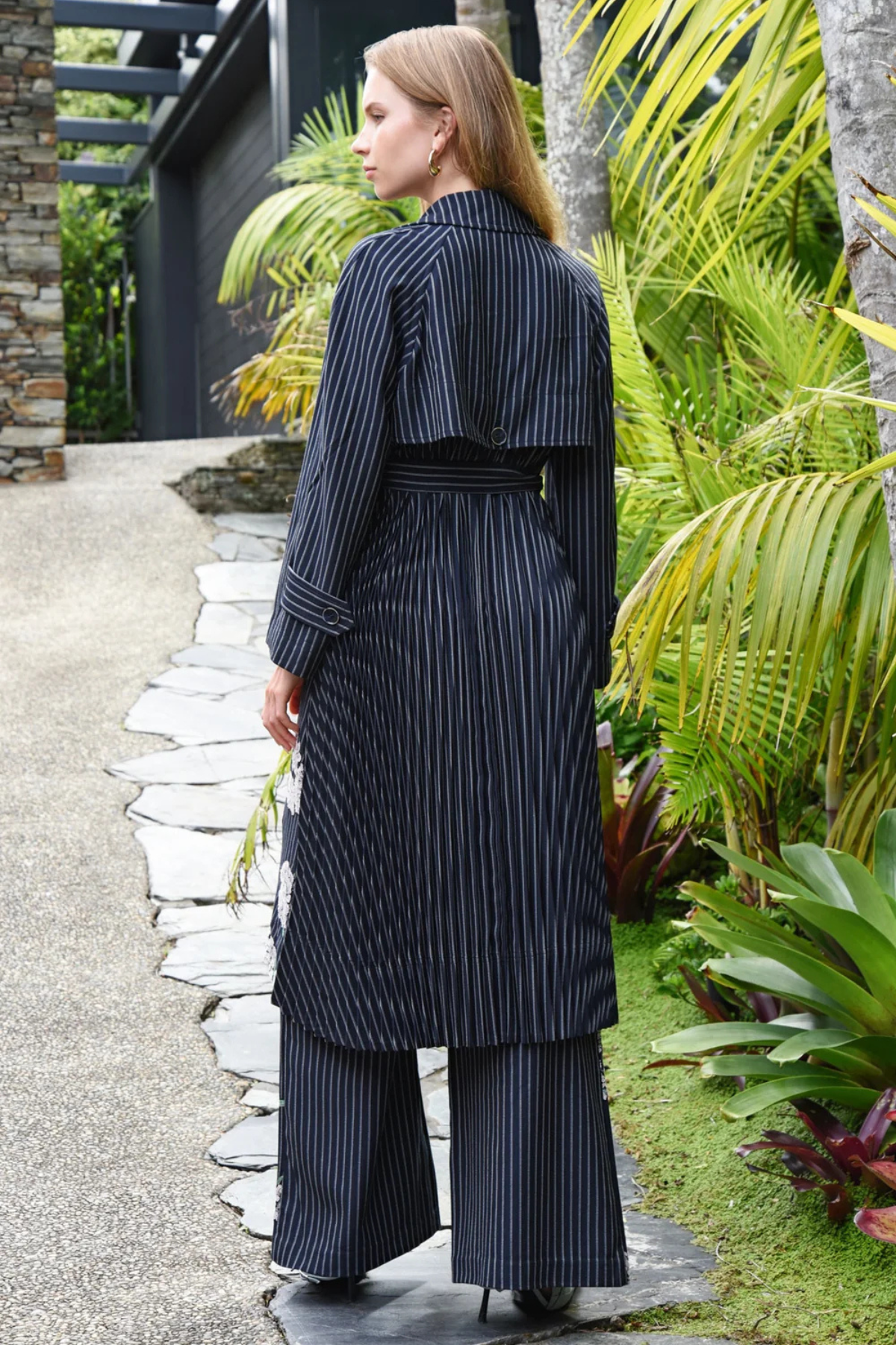 PLEATING WEATHER COAT NAVY STRIPE