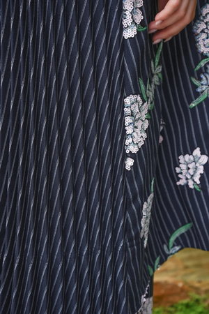 PLEATING WEATHER COAT NAVY STRIPE