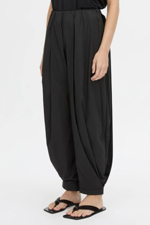 RHIA BALLOON LEG PANT BLACK