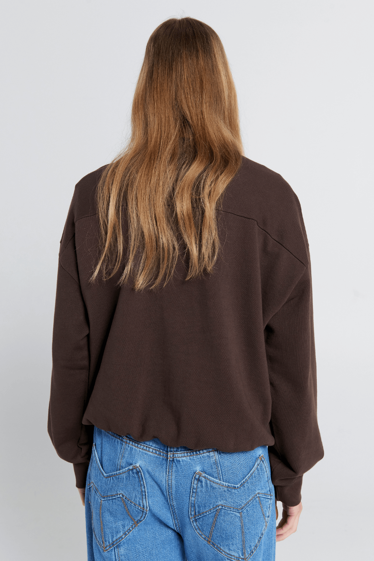 RUNAWAY GIRL CREWNECK SWEATSHIRT CHOCOLATE BROWN