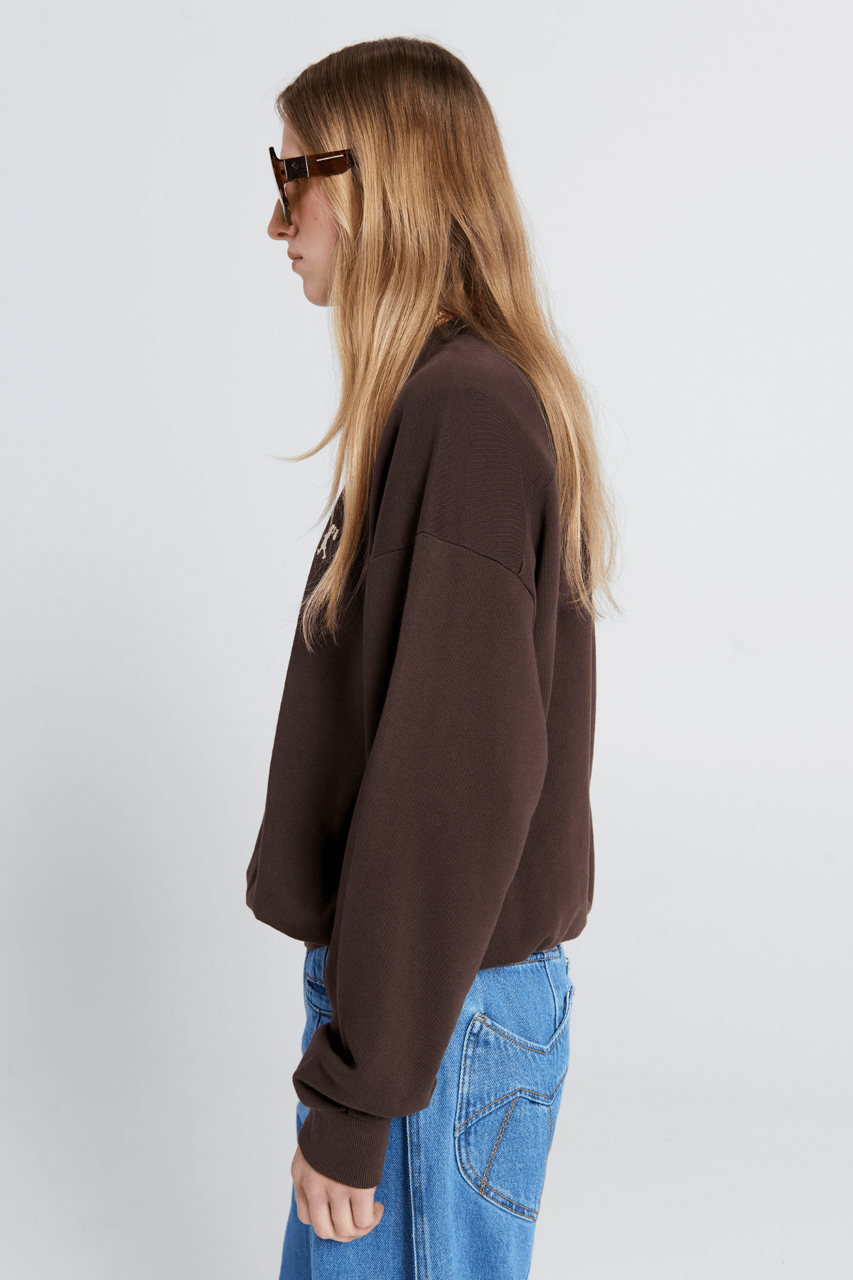 RUNAWAY GIRL CREWNECK SWEATSHIRT CHOCOLATE BROWN
