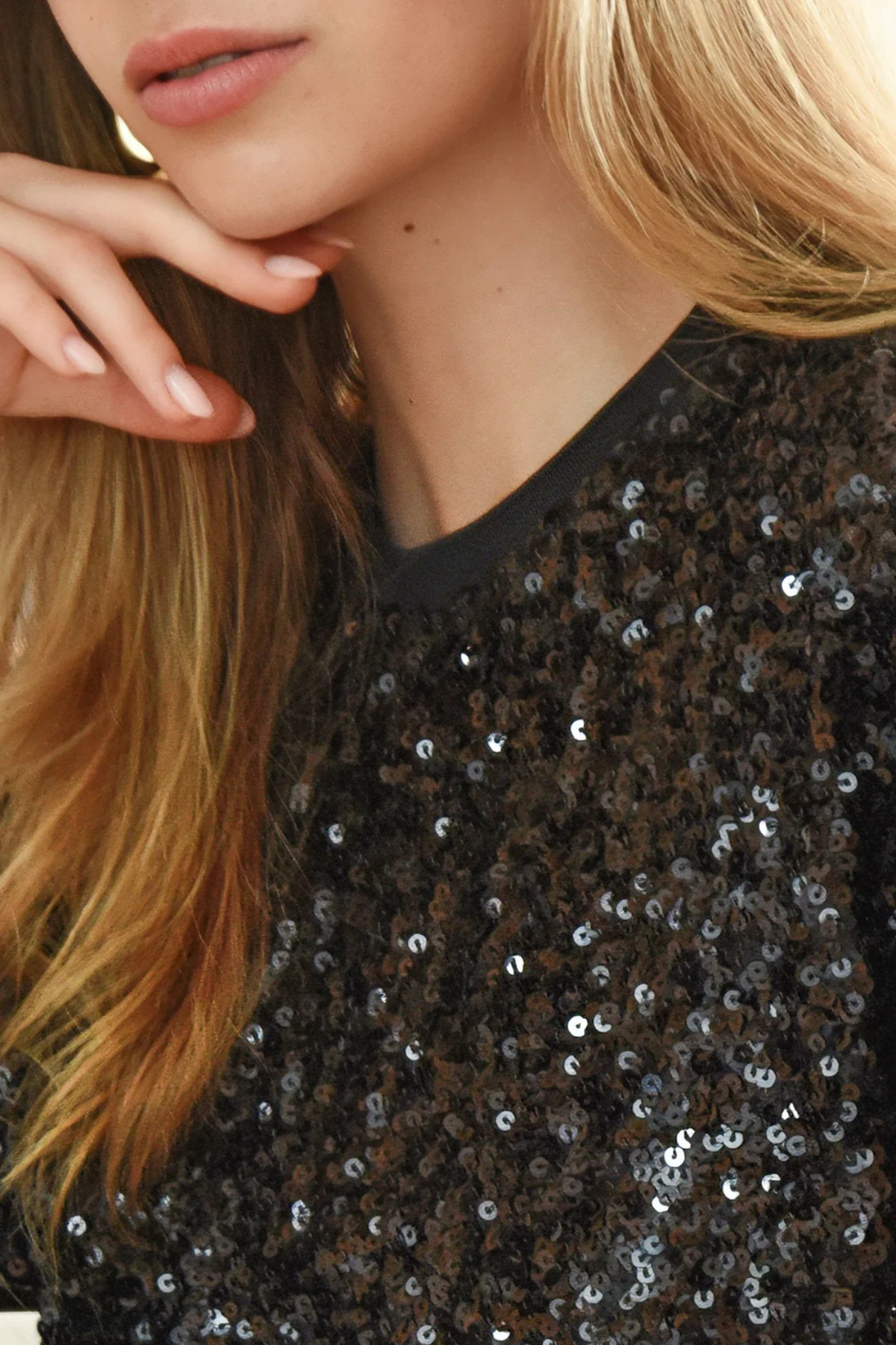 SHINE QUEENS TOP BLACK