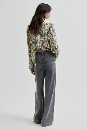 SNEAKY PYTHON PRINT SHIRT