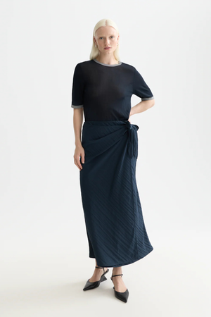 STRIPE TRIM SHORT SLEEVE PULLOVER CARBON