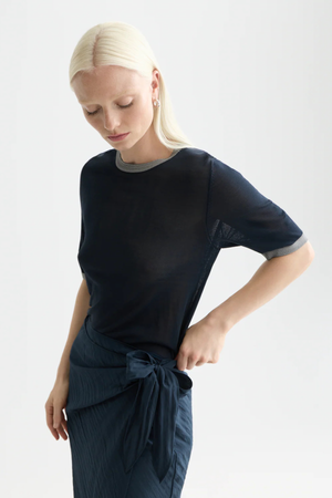 STRIPE TRIM SHORT SLEEVE PULLOVER CARBON