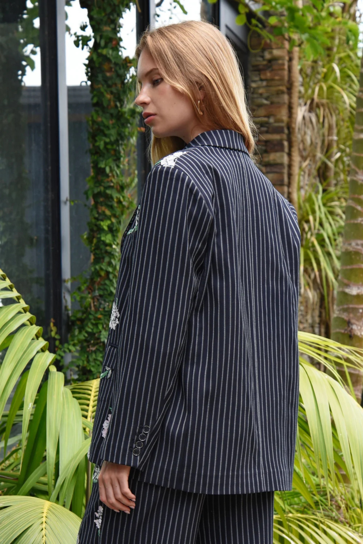 SUITED FOR FAME BLAZER NAVY STRIPE