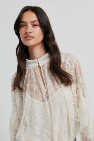 SYBELL LACE BLOUSE SOFT BEIGE