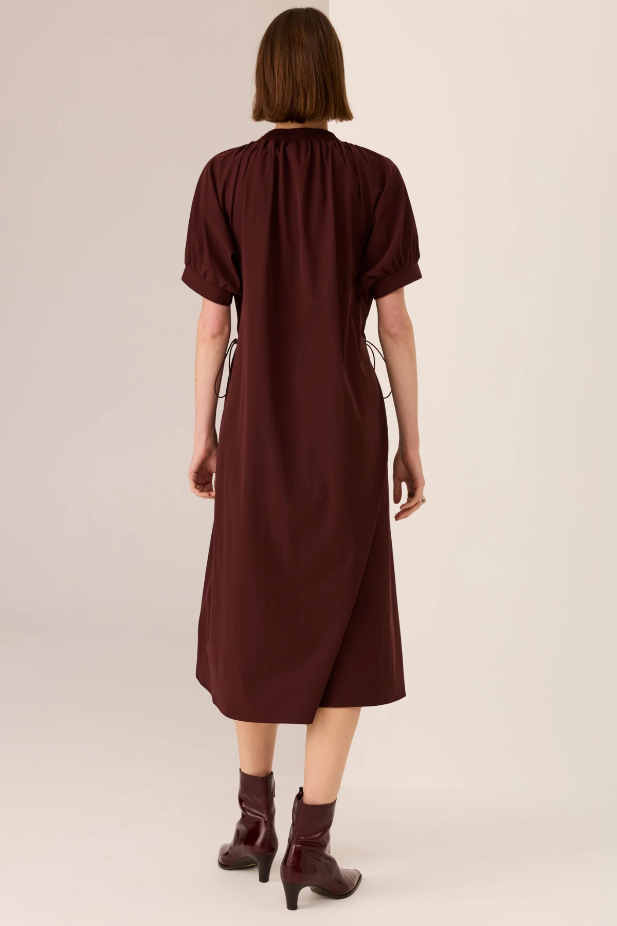 TECH DRAWSTRING DRESS MERLOT