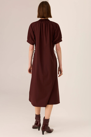 TECH DRAWSTRING DRESS MERLOT