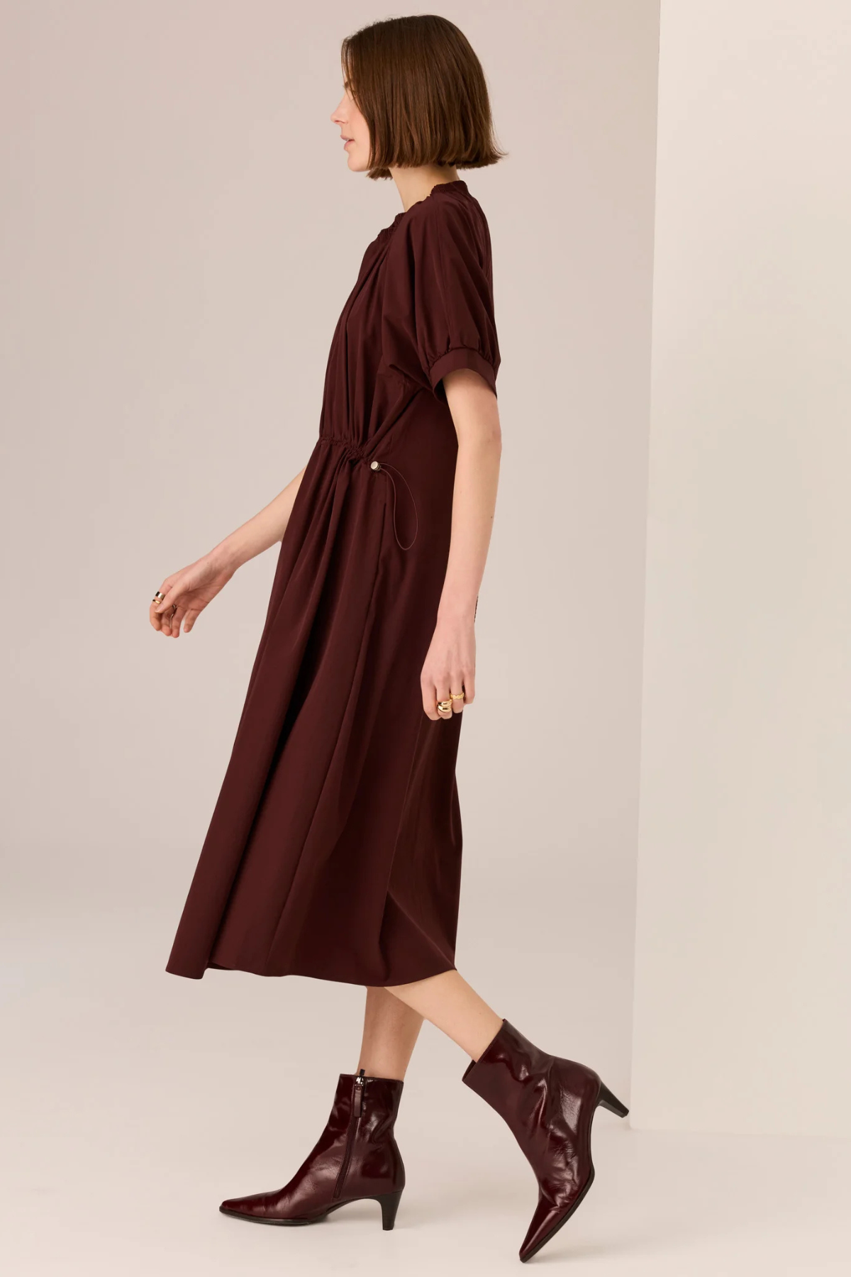 TECH DRAWSTRING DRESS MERLOT