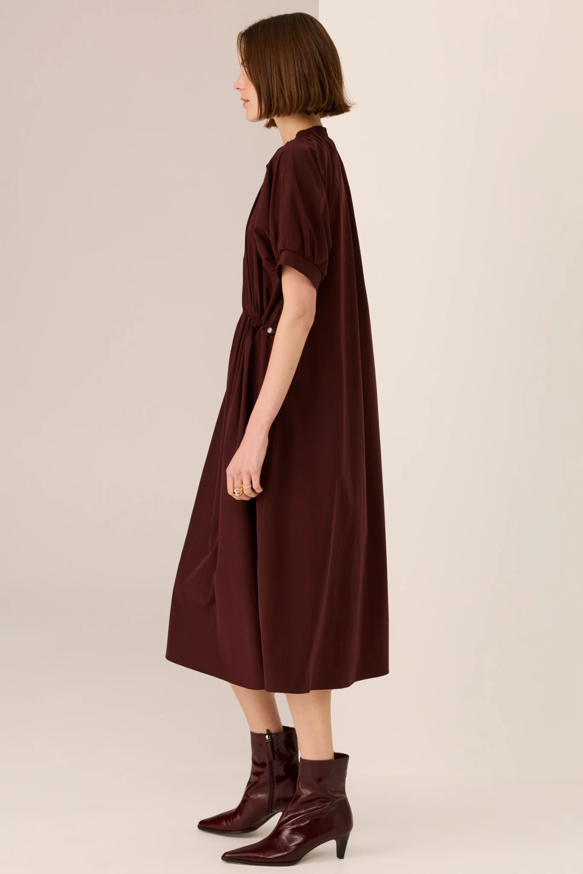 TECH DRAWSTRING DRESS MERLOT