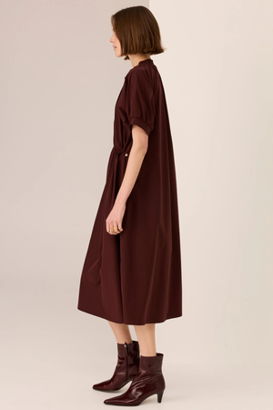 TECH DRAWSTRING DRESS MERLOT