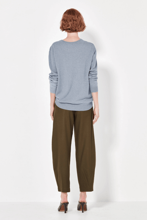 THE CASHMERE CREW SOFT DENIM MELANGE