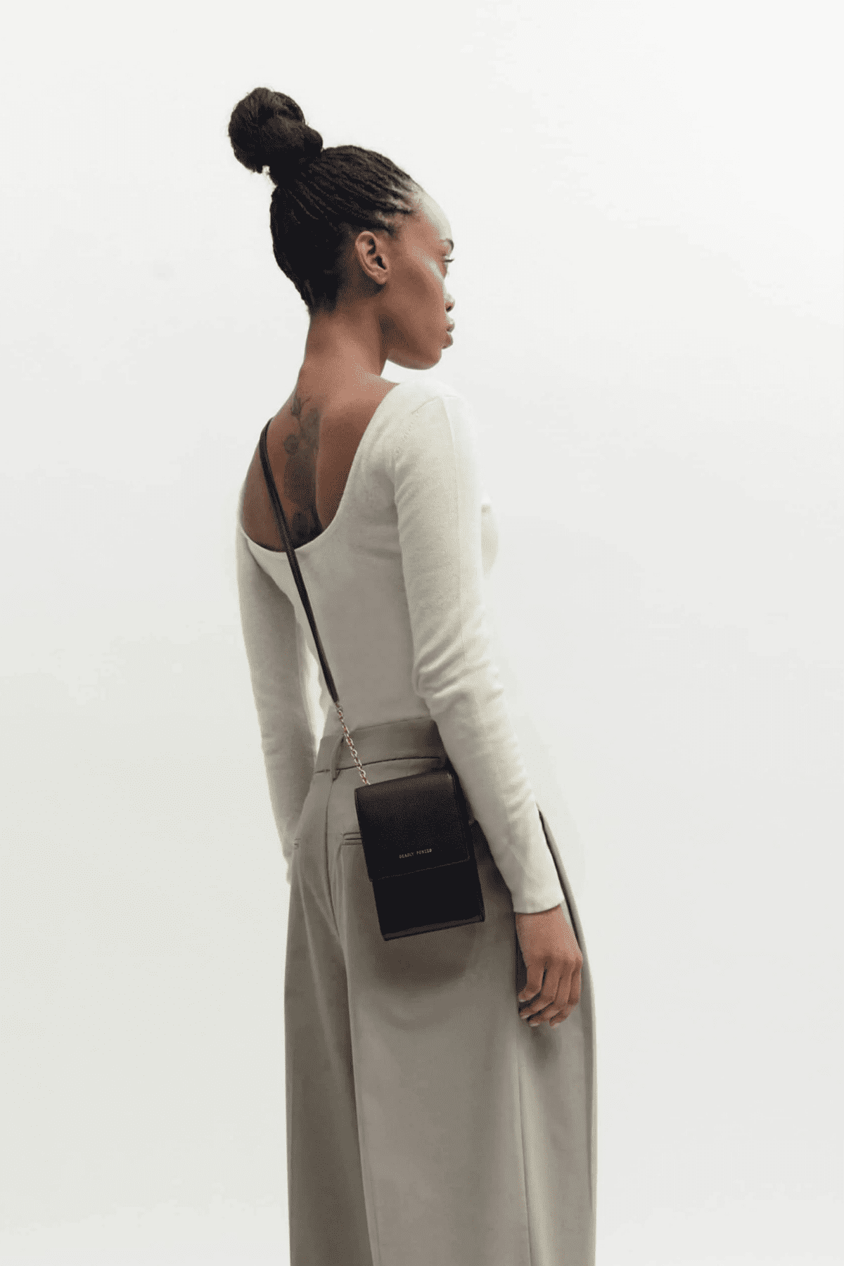 POUCHEROO W CHAIN BLACK W24